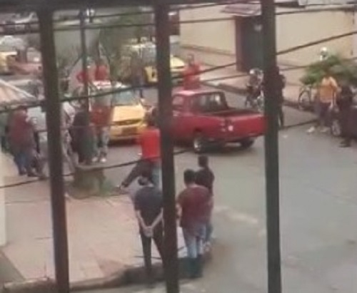 Quevedo: Taxi y camioneta chocan en la Ciudadela San José