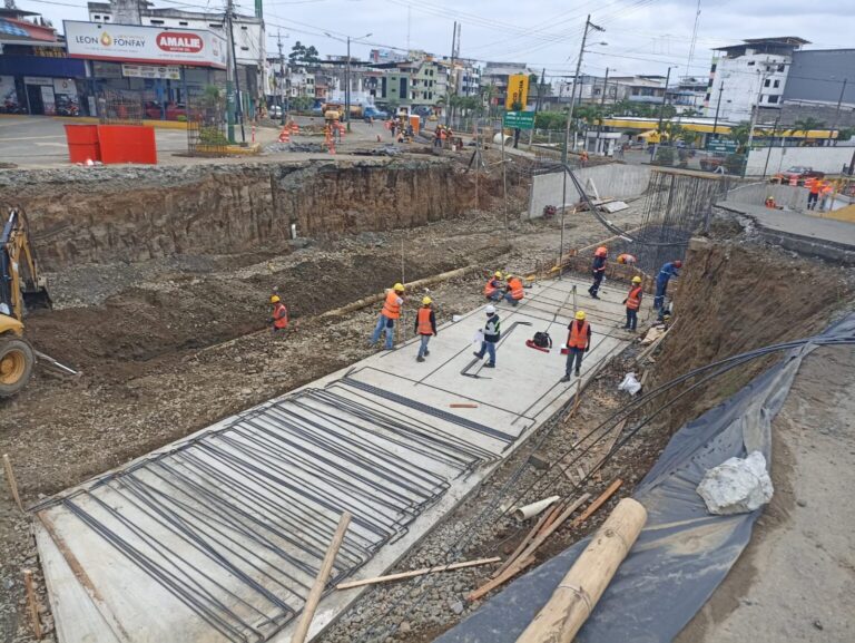 Obreros del paso a desnivel piden sus pagos puntuales, director de Obras Públicas desmintió