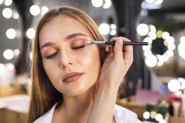 Prefectura de Los Ríos continúa desarrollando talleres de belleza gratuitos