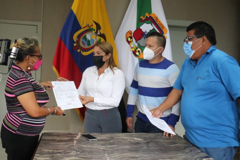 Alcaldesa (e) Karina Miranda posesionó a la Comisaria Municipal de Construcciones