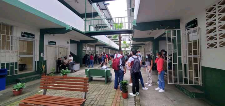 UTB recibe a sus alumnos después de dos años de clases virtuales