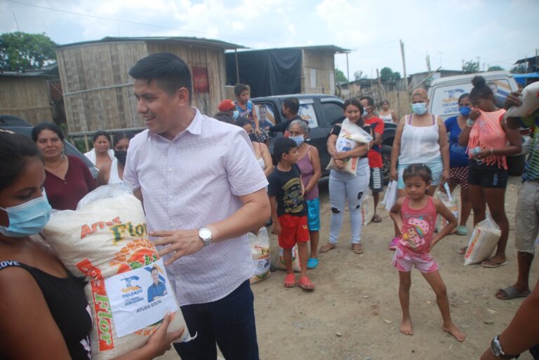 Quevedo: Afectados por inundaciones reciben ayuda de empresa JC Delgado Group
