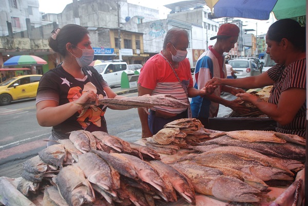 USD 10 cuesta la libra de bacalao y USD 8 la lisa