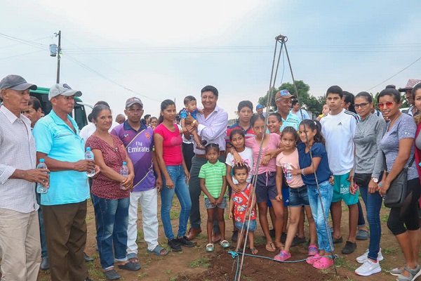 Primera piedra para construcción de Cancha Deportiva en Puerto Pechiche