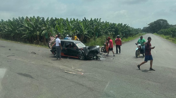 Baba: Se chocó con el cabezal de un trailer y vivió para contarla