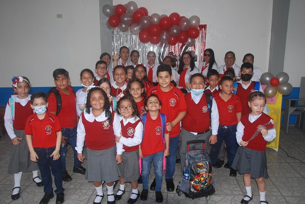 Espíritu Santo, Cuarenta y Cuatro años educando a la niñez en Quevedo