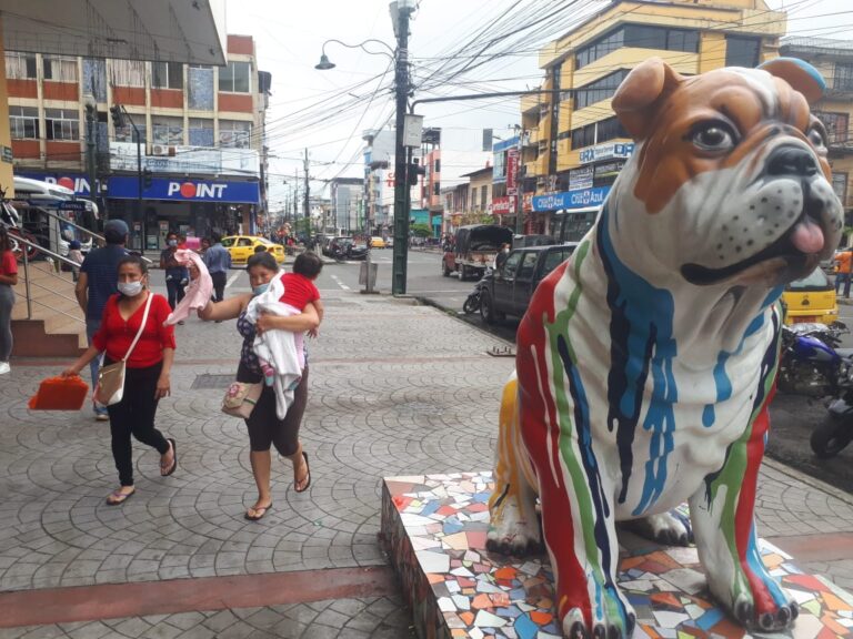 Esculturas de la calle 7 de Octubre serían reubicadas en otro lugar