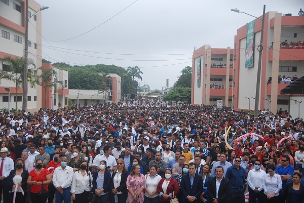 Quevedo: Campus La María acogió a miles de estudiantes en su primer día