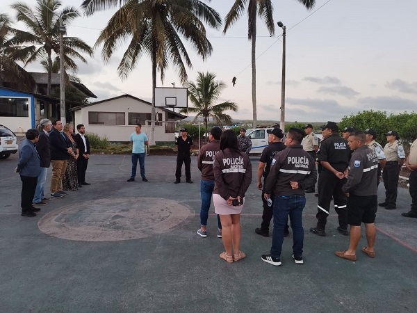 Capacitación a la Policía Nacional de Puerto Ayora, capital de la Isla Santa Cruz