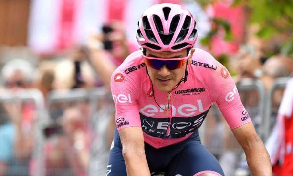 La ‘Locomotora de Carchi’ mantiene la maglia rosa tras la etapa 18 del Giro de Italia