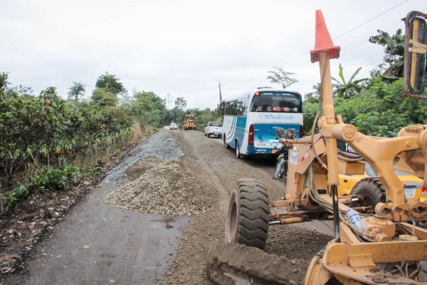Prefectura de Los Ríos ejecuta trabajos de rehabilitación de vías en Quinsaloma