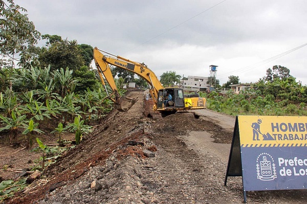 Prefectura de Los Ríos da inicio a reconstrucción de carretera en Mocache