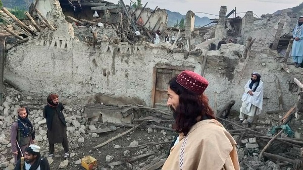 El suelo en Afganistán tembló por un terremoto mortal