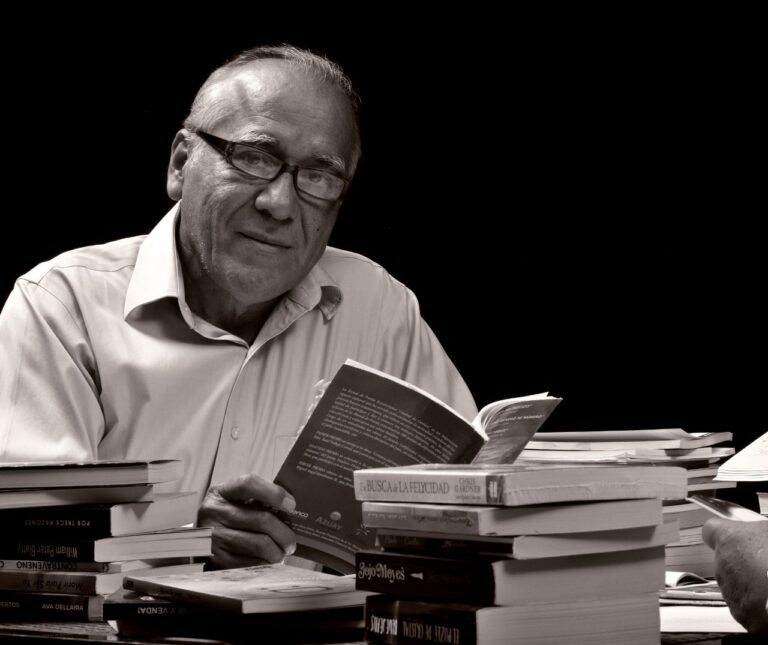 Teodoro Flores Carpio, obtuvo su segundo premio internacional de poesía