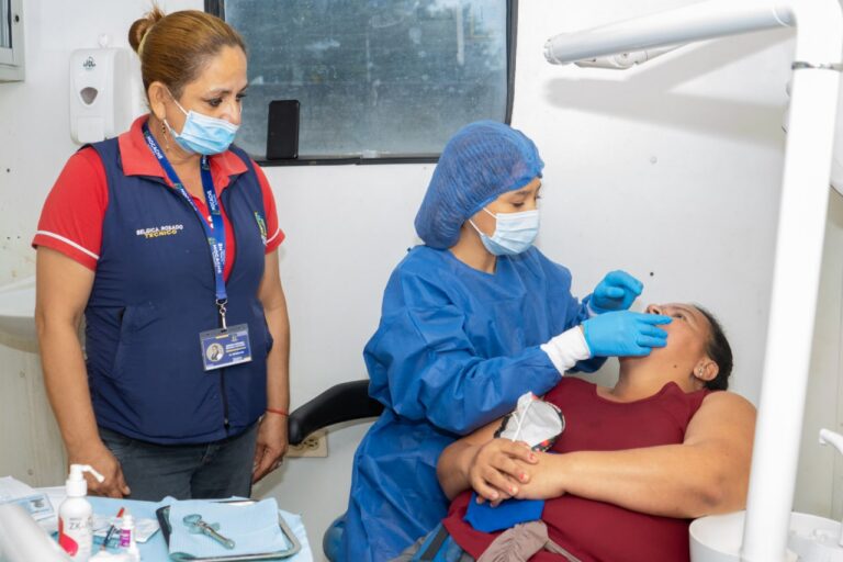 Municipio y Mies atendieron citas médicas en clínica móvil