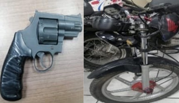 En Quevedo, la Policía detiene a dos sujetos por el delito de posesión de armas