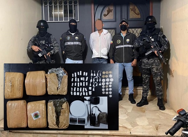 Detienen a un hombre en Quevedo con más de 10 mil dosis de droga durante un allanamiento