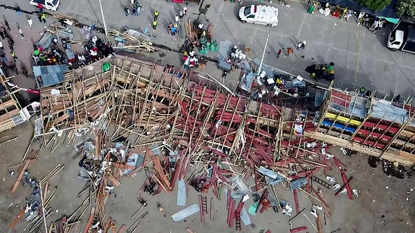 Unos cuatro muertos y más de 300 heridos al colapsar graderías en plaza de toros en Colombia