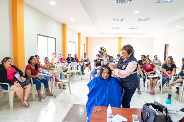 Cursos de belleza de la Prefectura de Los Ríos impulsan el crecimiento profesional