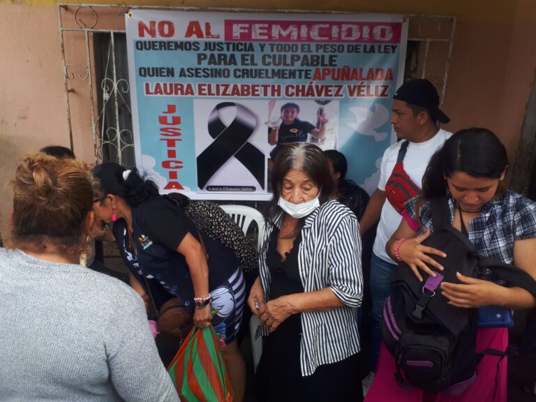 Quevedo: Familiares de víctima de femicidio convocan a una marcha vestidas de blanco