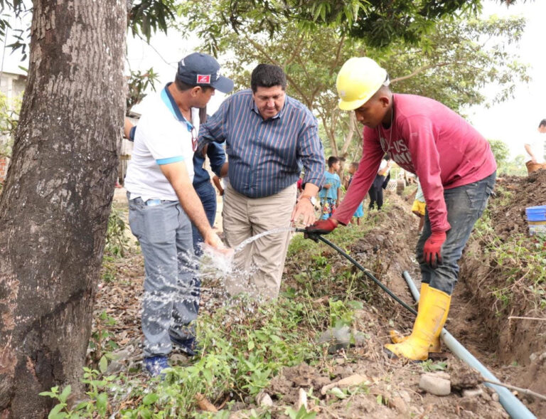 100 familias se benefician con tuberías de agua en La Chorrera