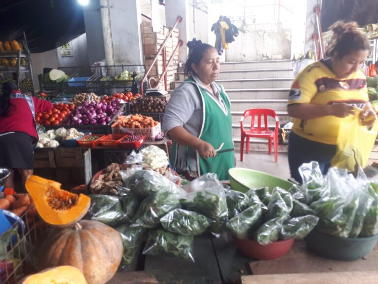 Comisaría ejecuta controles en mercados de Quevedo