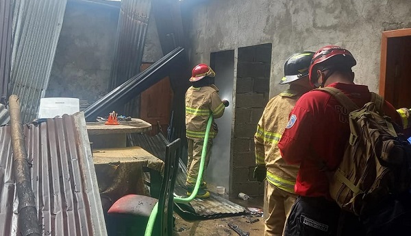 Familia quevedeña perdió casi todo en el incendio de su vivienda