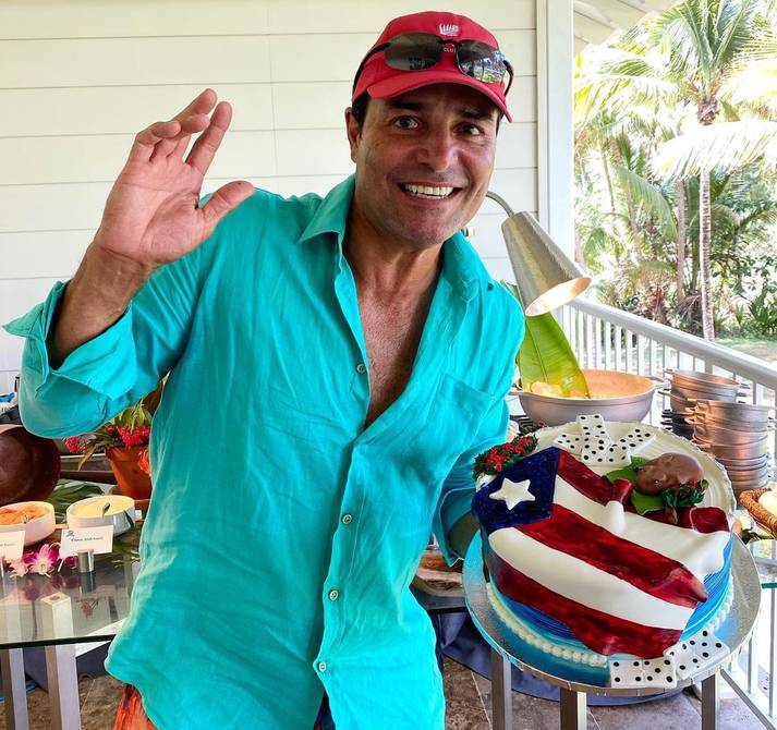 Así celebró Chayanne su cumpleaños 54: Con su tradicional pastel de la bandera de Puerto Rico