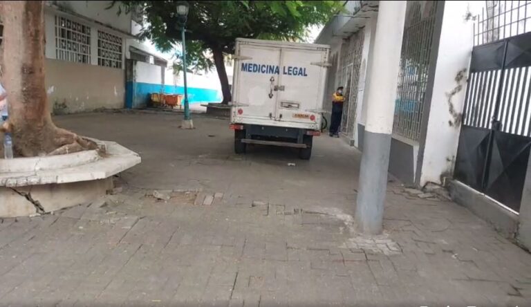 PUEBLOVIEJO: Lo encontraron muerto en la plaza de mariscos