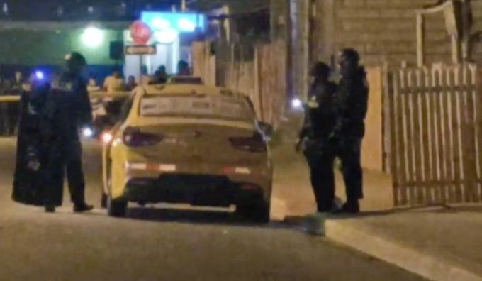 Tres hombres asesinados dentro de un taxi convencional