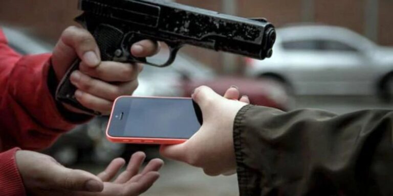 Babahoyo: Delincuentes disparan a adolescente por robarle el celular