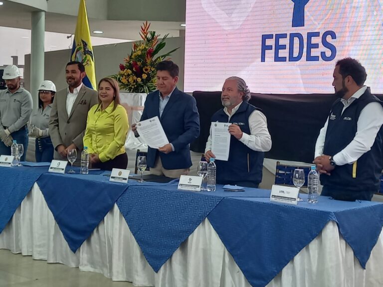 Quevedo. La Prefectura de Los Ríos firma convenio para apoyar a emprendedores