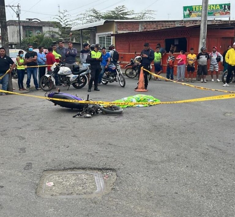 Babahoyo: Motociclista murió tras impactarse contra un camión recolector de basura
