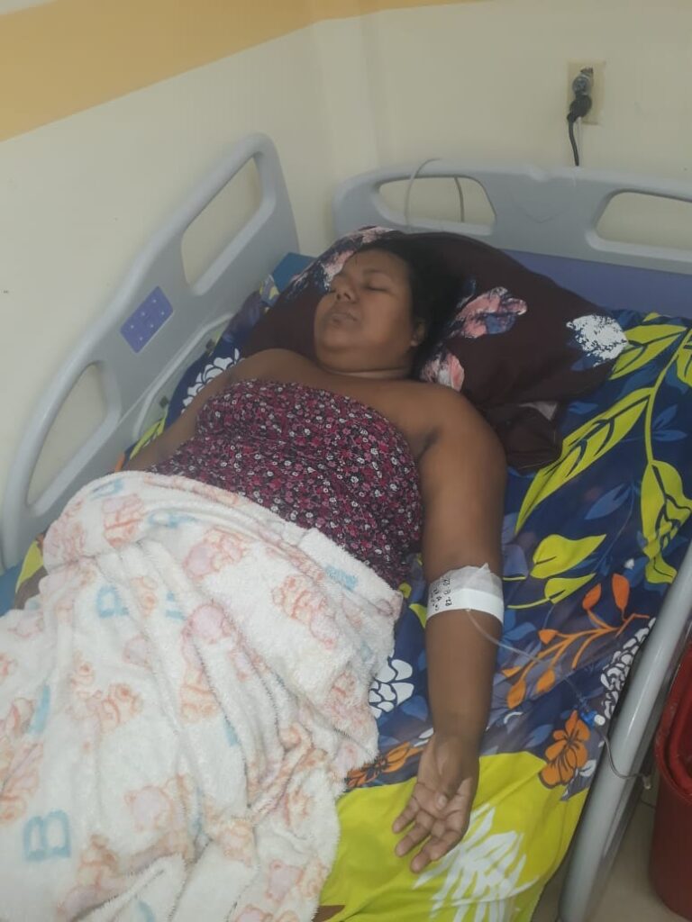 Una mujer se queja por mala atención en el Hospital Martín Icaza en Babahoyo