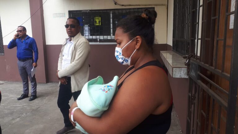 Un bebé muere en hospital de Quevedo, familia acusa de negligencia médica