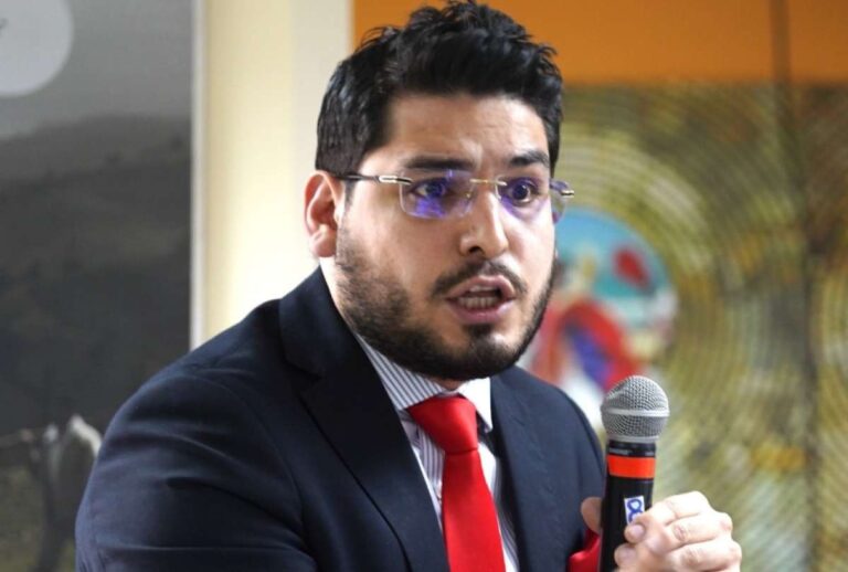 Raúl González asegura que dará “un paso al costado” del cargo de Superintendente de Bancos