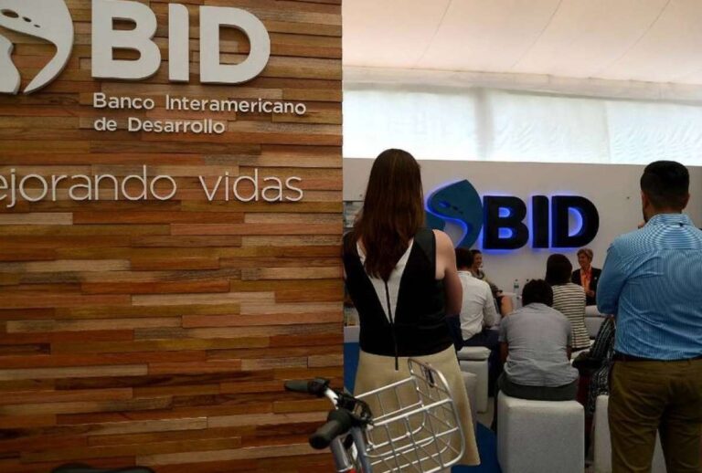El BID contempla a jóvenes de Ecuador para que apliquen a concurso de ideas innovadoras