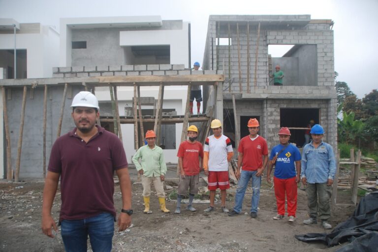 Galo Paredes: “Las ideas nacen dentro de los escritorios” en ingeniería civil