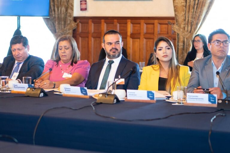 La gobernadora de Los Ríos mantuvo reunión con el ministro de Gobierno y sus homólogos