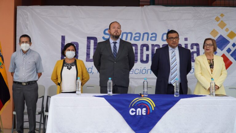 Delegación Electoral de Los Ríos realizó Minuto Cívico por la Democracia