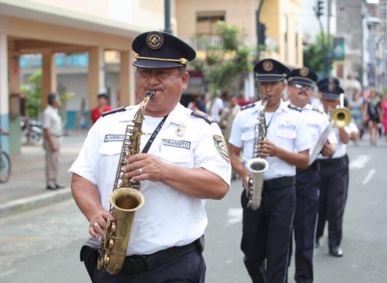 Los Ríos retoma su tradicional desfile cívico-cultural por sus 162 años de creación