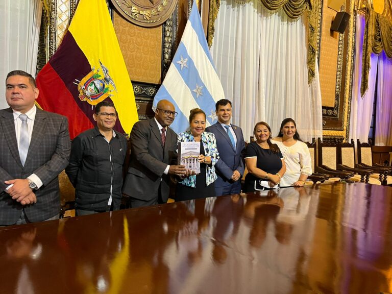 El Dr. Alberto Arroyo Preciado presentó obra de gran valor jurídico para los GAD 