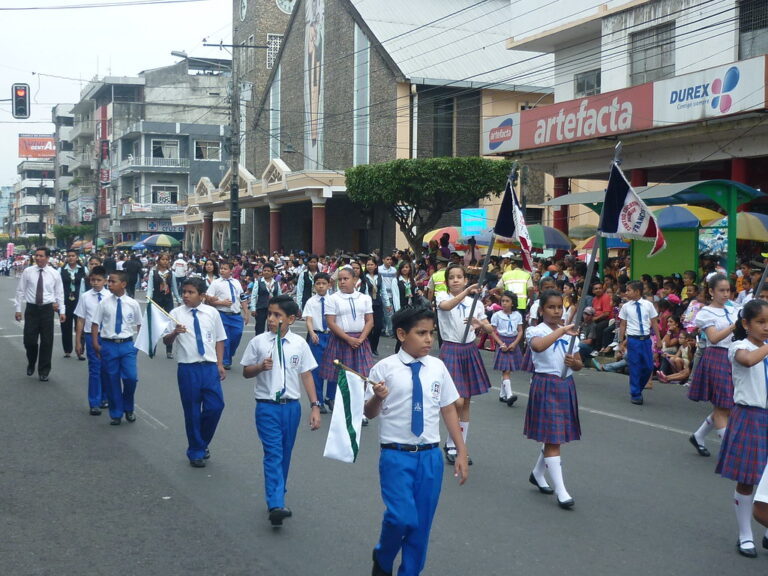 Escuelas rinden homenaje a Quevedo este 5 de octubre
