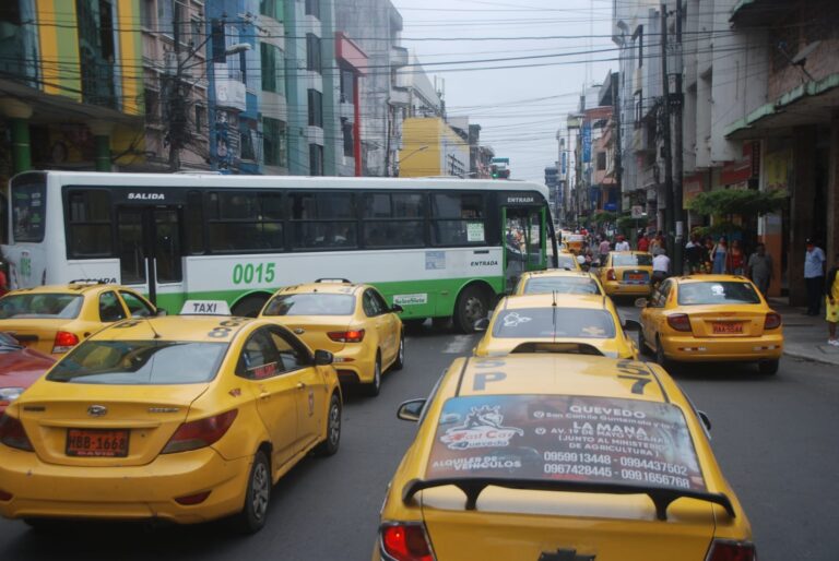 Transportistas urbanos también se unen a la causa de la ‘fuerza amarilla’ quevedeña