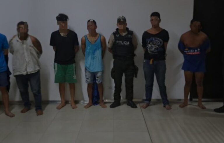 Presentan a los delincuentes capturados en el hospital de Chone