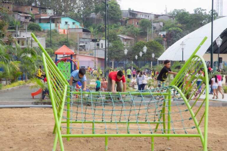 Mocache: Masiva concurrencia de personas a la inauguración del parque integral de la Familia