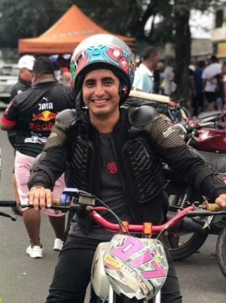 Quevedo: Joven accidentado en carrera de motovelocidad sigue luchando por su vida; su familia busca ayuda económica