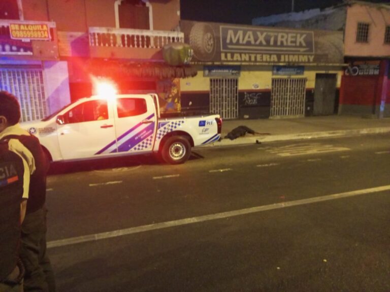 Dos policías pierden la vida en una serie de ataques violentos en Guayaquil