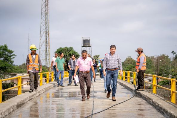 Babahoyo: Prefectura constata avances del puente sobre el río Las Juntas