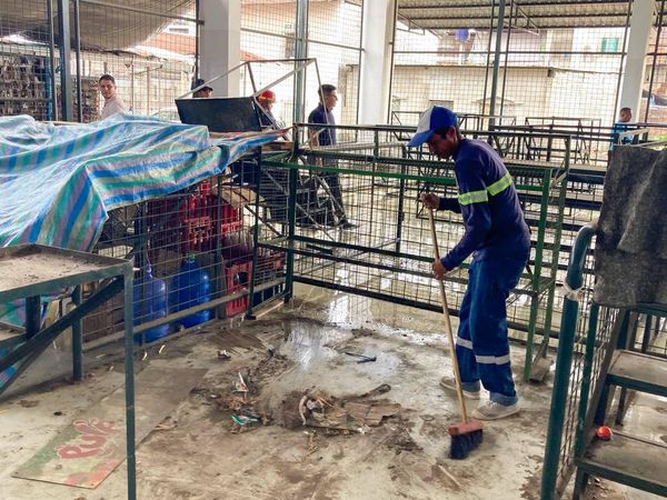 Se realizó una minga de limpieza en el mercado municipal Guillermo Juez Días, de Mocache